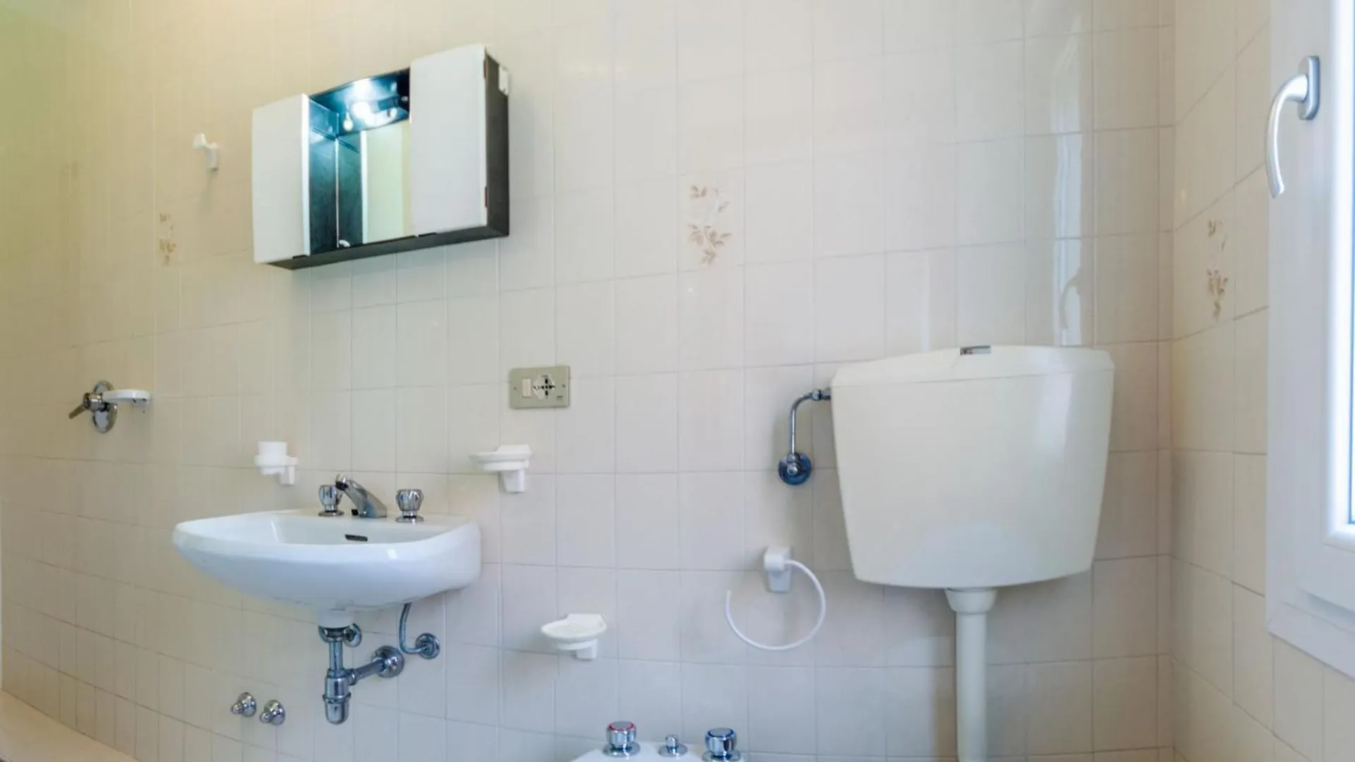 Modern Apartment A Few Steps From The Beach بيبيوني