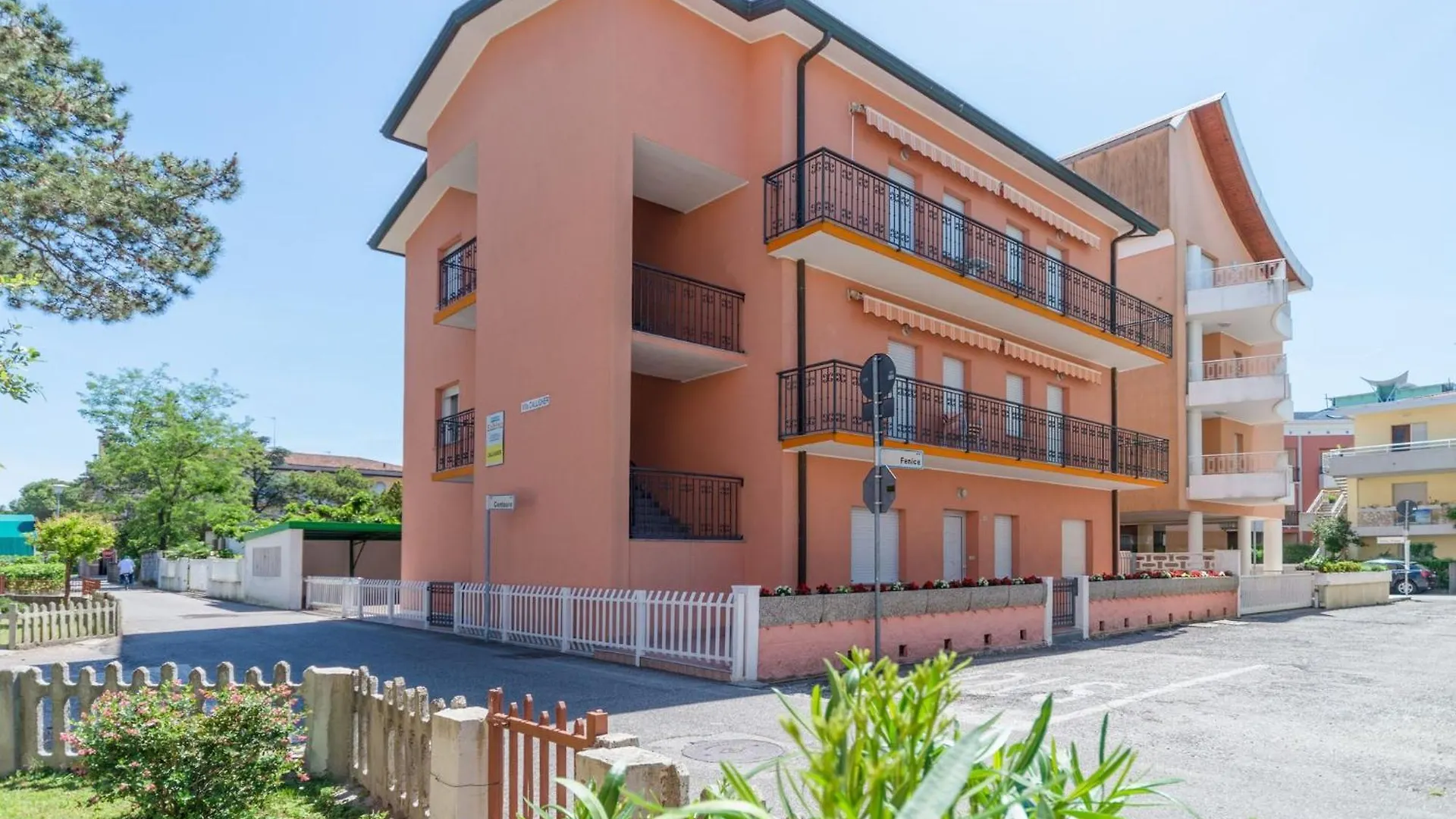 Modern Apartment A Few Steps From The Beach بيبيوني 0*,  إيطاليا